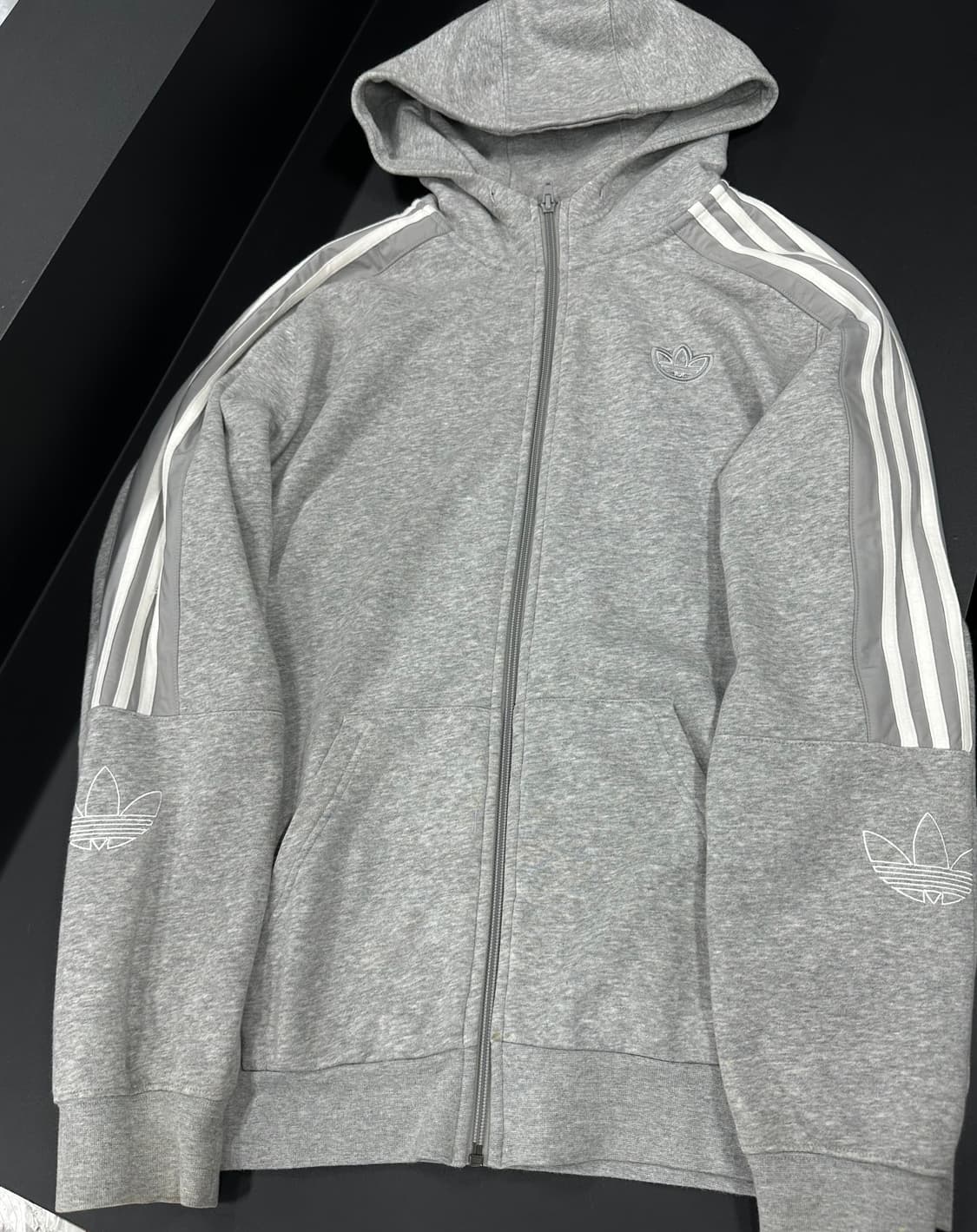 아디다스 에센셜 플러스 루즈 핏 3-스트라이프 프렌치 테리 전장 지퍼 상품이미지4