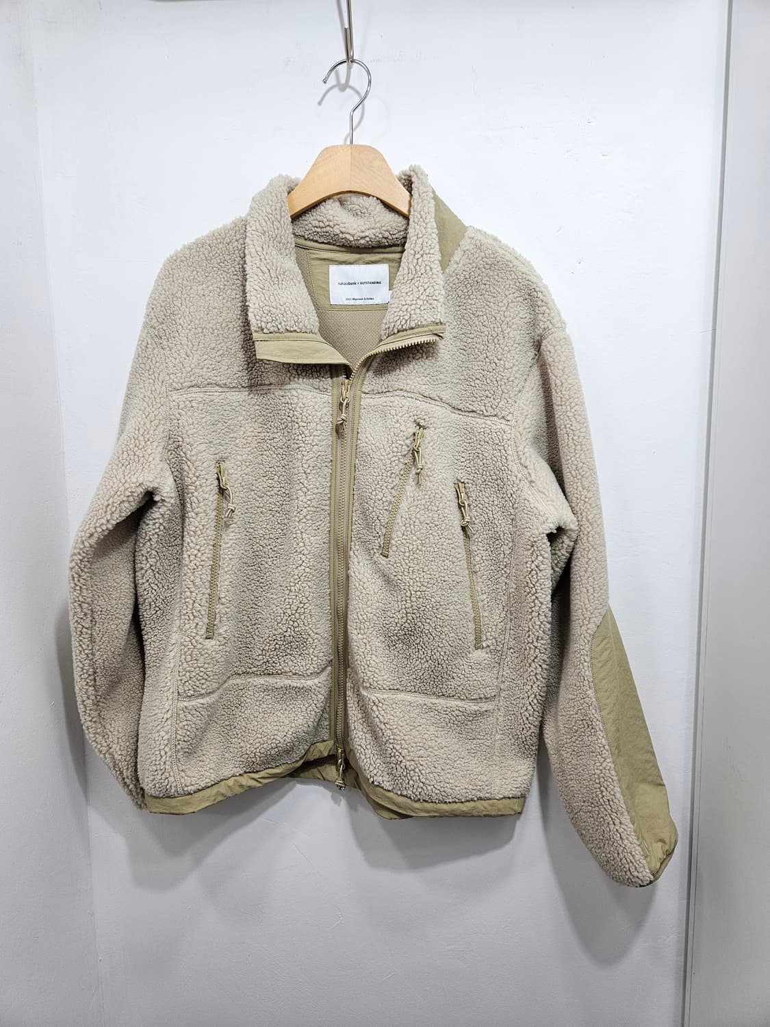 아웃스탠딩&카카오뱅크 콜라보 보아 플리스 자켓 상품이미지1