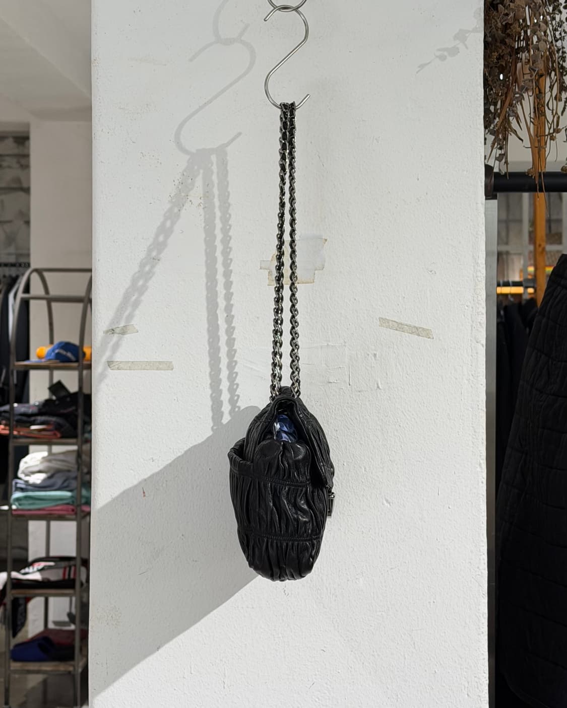 프라다 블랙 레더 고프레 체인 숄더백 상품이미지3