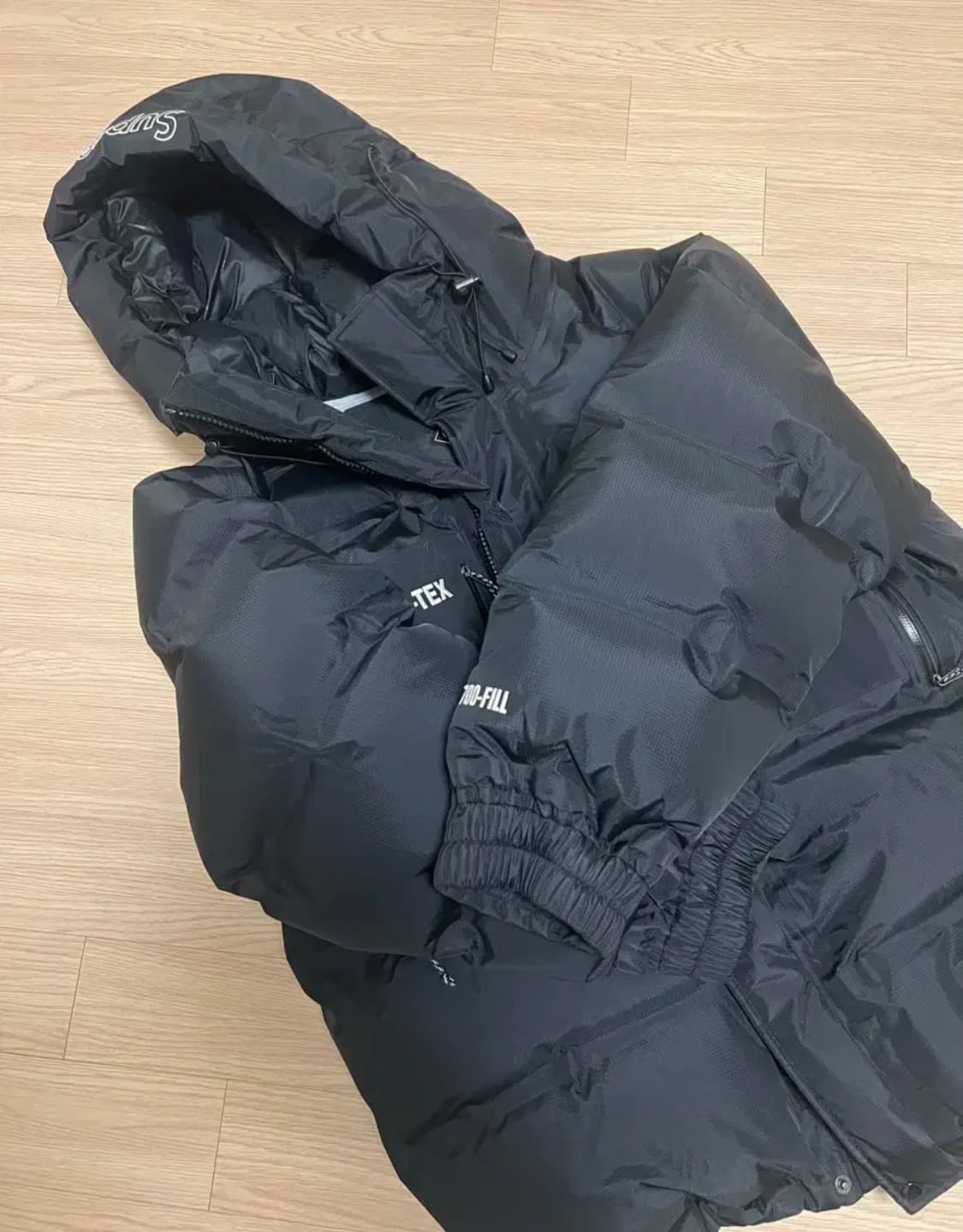 슈프림 고어텍스 패딩 19fw 새상품급 상품이미지3