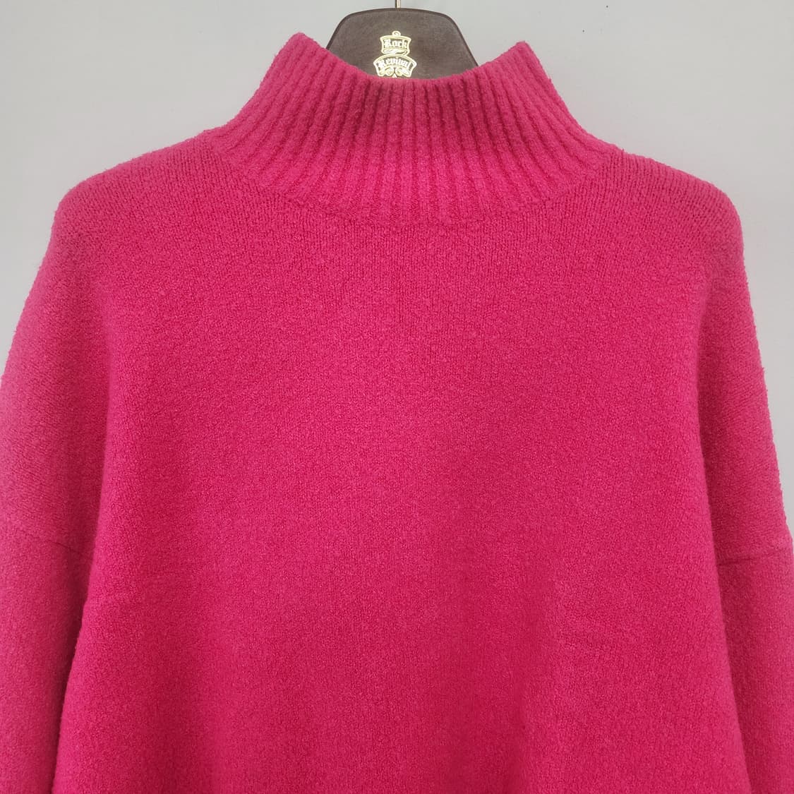 앤아더스토리 핫핑크 터틀넥 니트 스웨터 상품이미지2