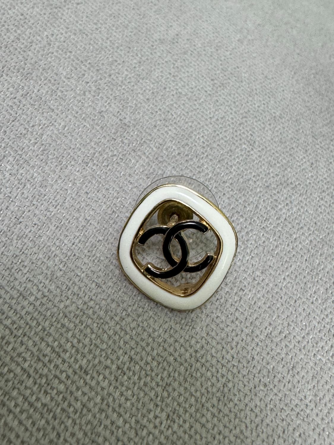 샤넬 cc 로고 에나멜 귀걸이 상품이미지2