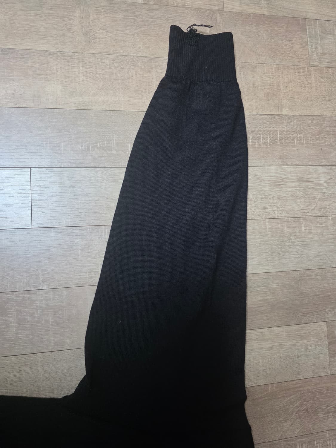 폴리테루 데미지드 브이넥 니트 블랙 4사이즈 상품이미지2