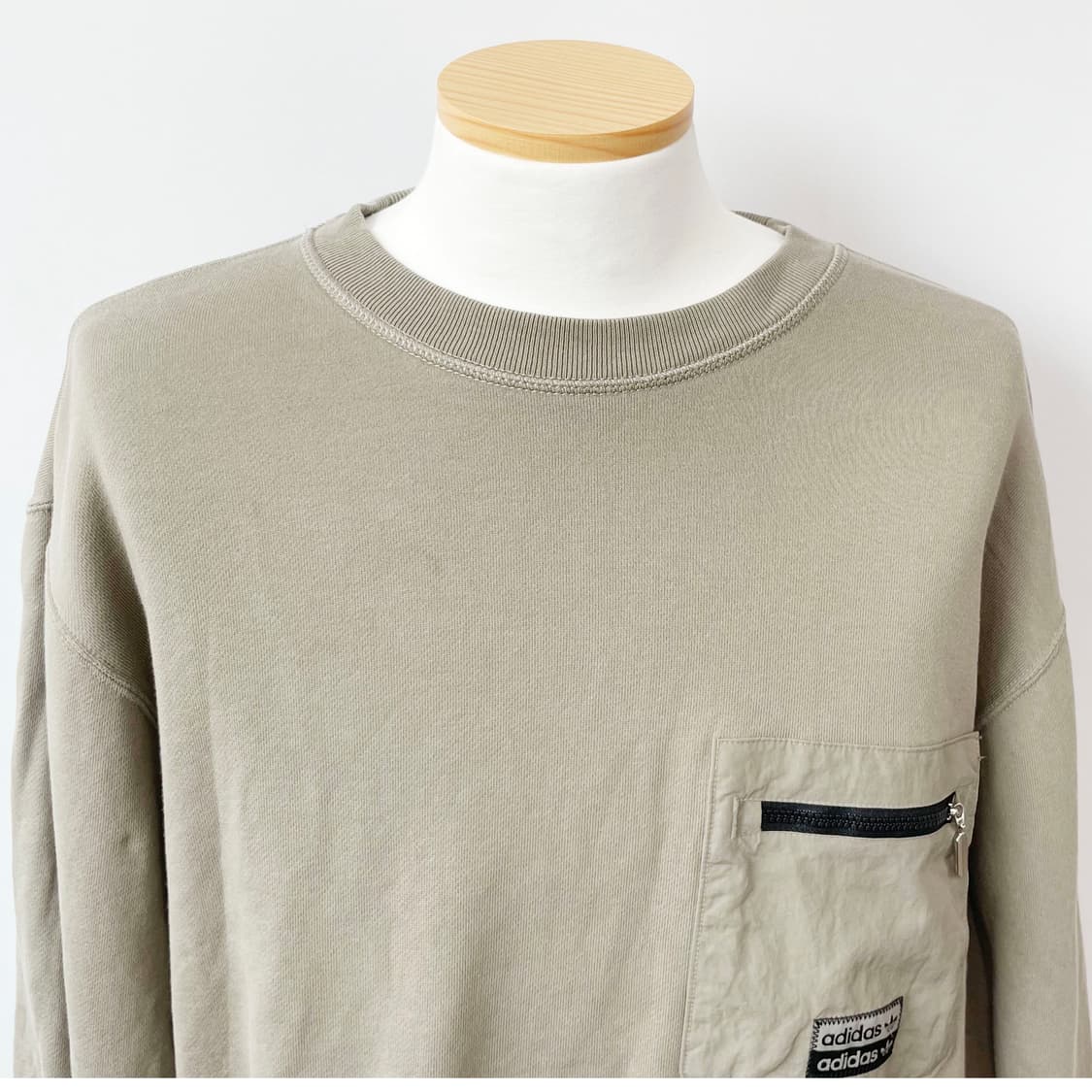 아디다스 여성맨투맨 카키 XL 상품이미지2