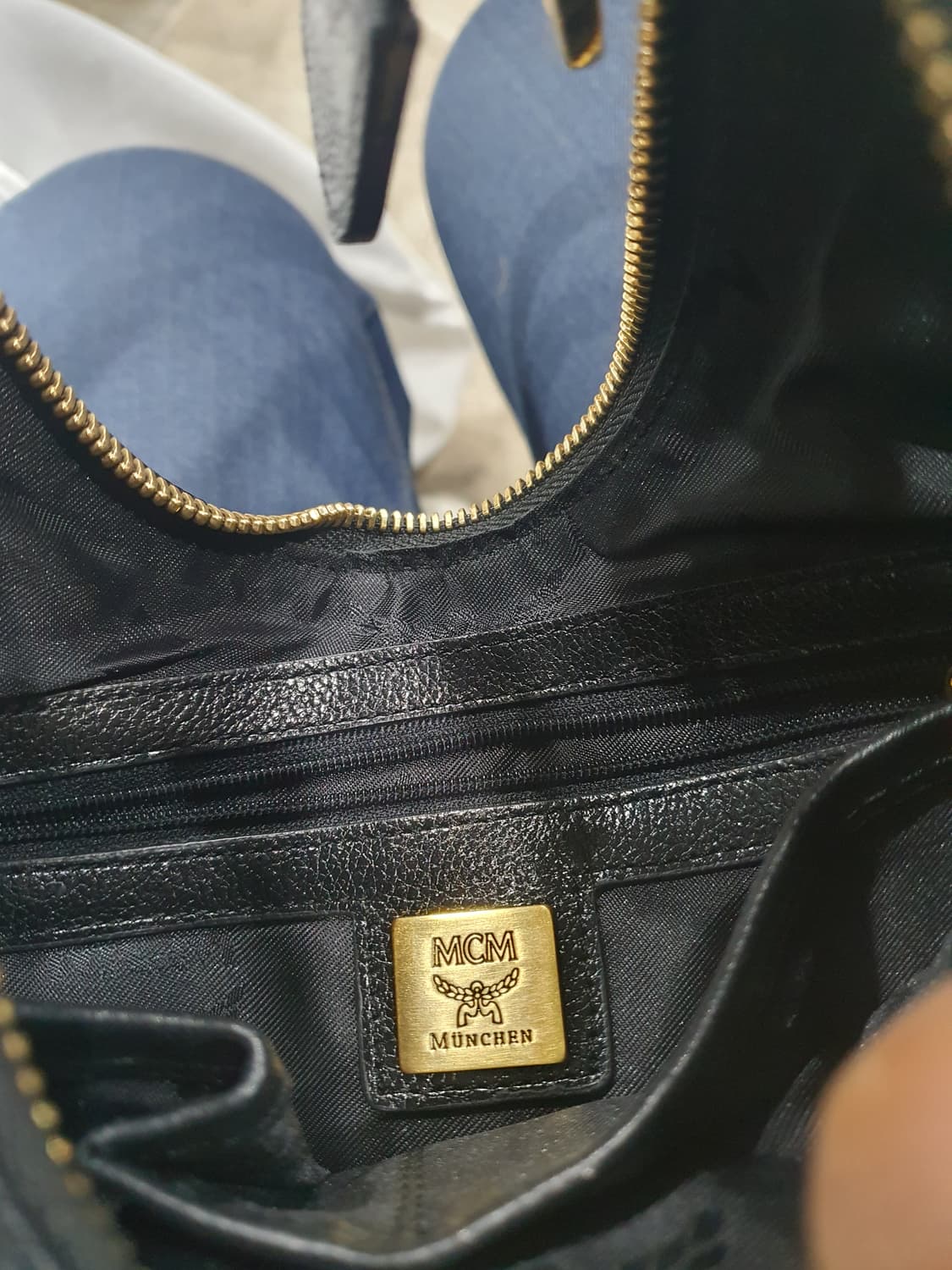 MCM 블랙 가죽 숄더백(정품) 상품이미지7