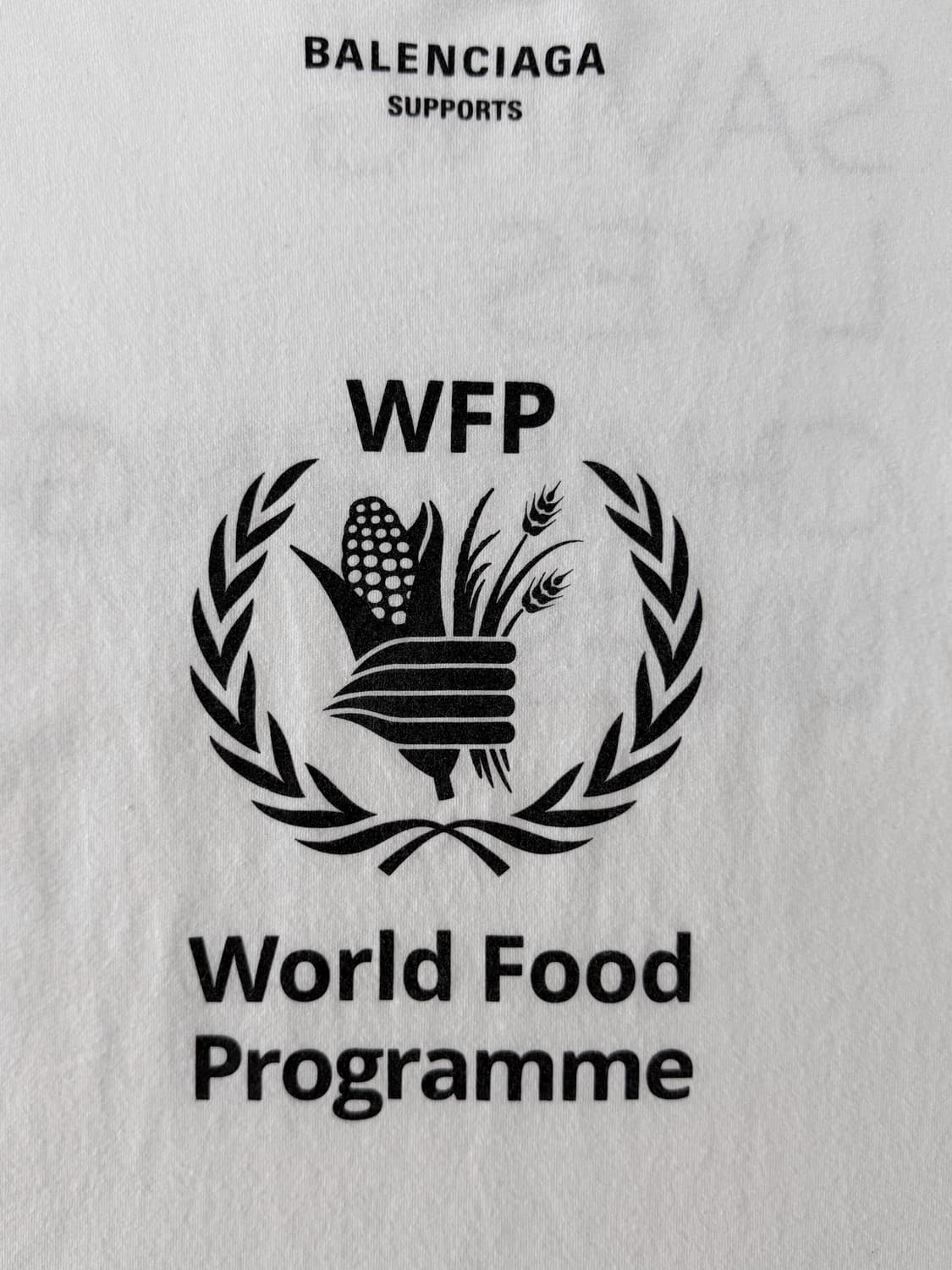 발렌시아가 x WFP 오버핏 프린팅 화이트 반팔티셔츠 상품이미지4