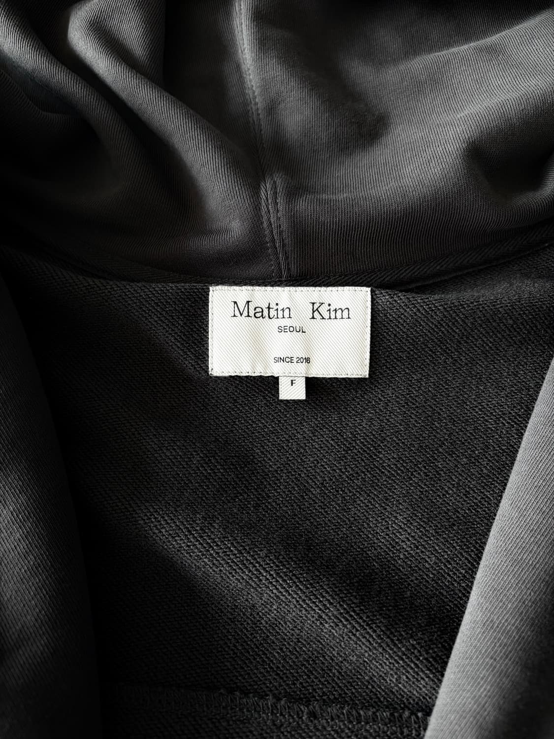 마뗑킴 볼륨 포켓 후디 집업 차콜 상품이미지5