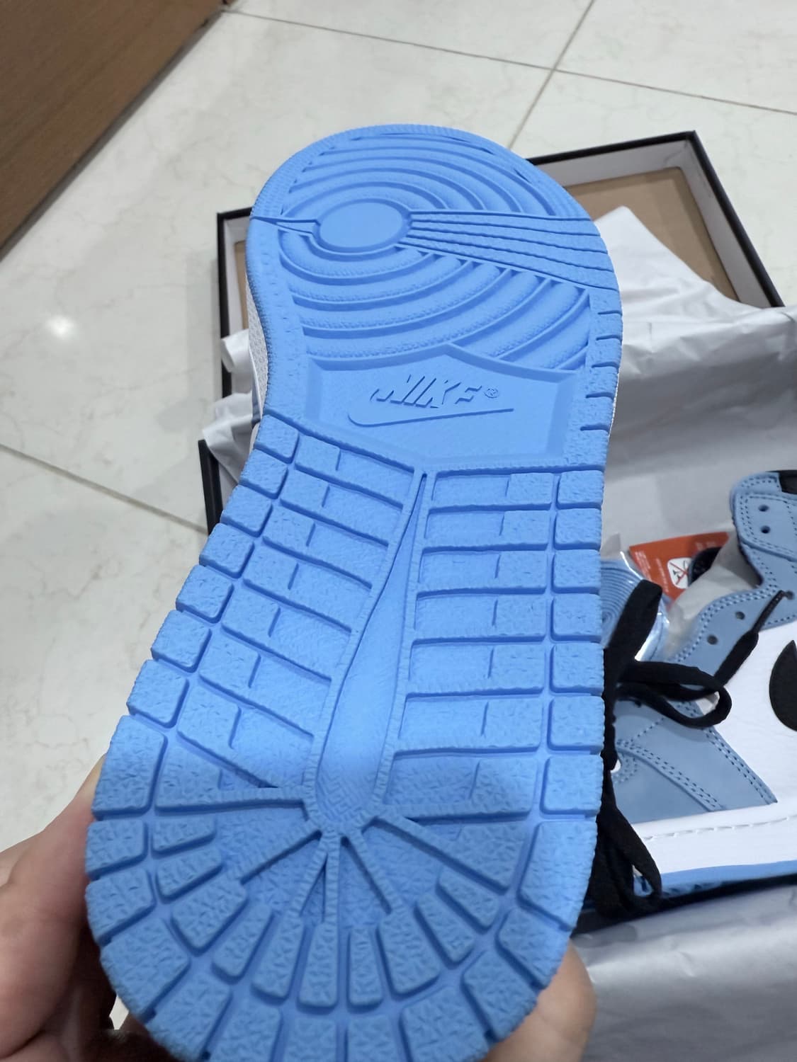 나이키 조던 유니버티블루 280 팝니다 상품이미지4