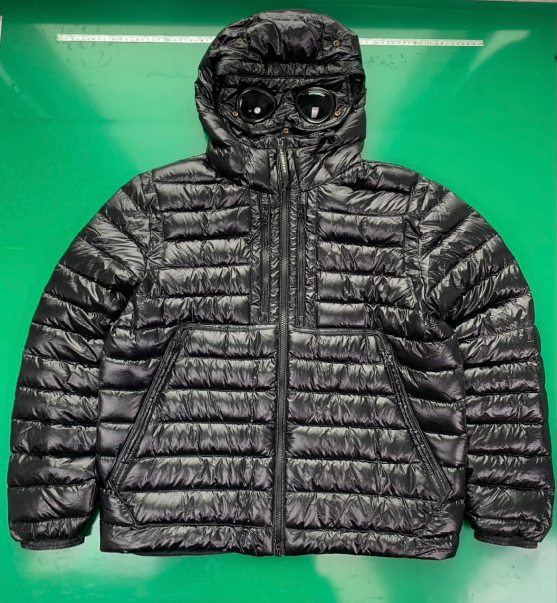 Cp컴퍼니 경량패딩 구해요 상품이미지1