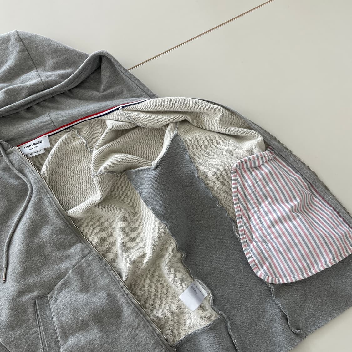 톰브라운 그레이 사선 후드 집업 상품이미지10