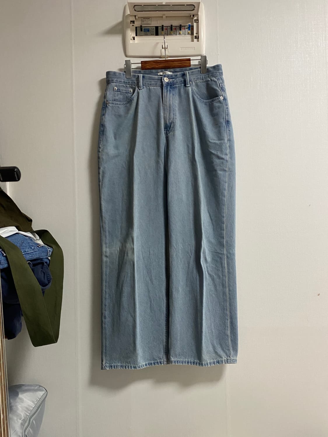 (34)빈티지 와이드핏 연청 데님팬츠 상품이미지1