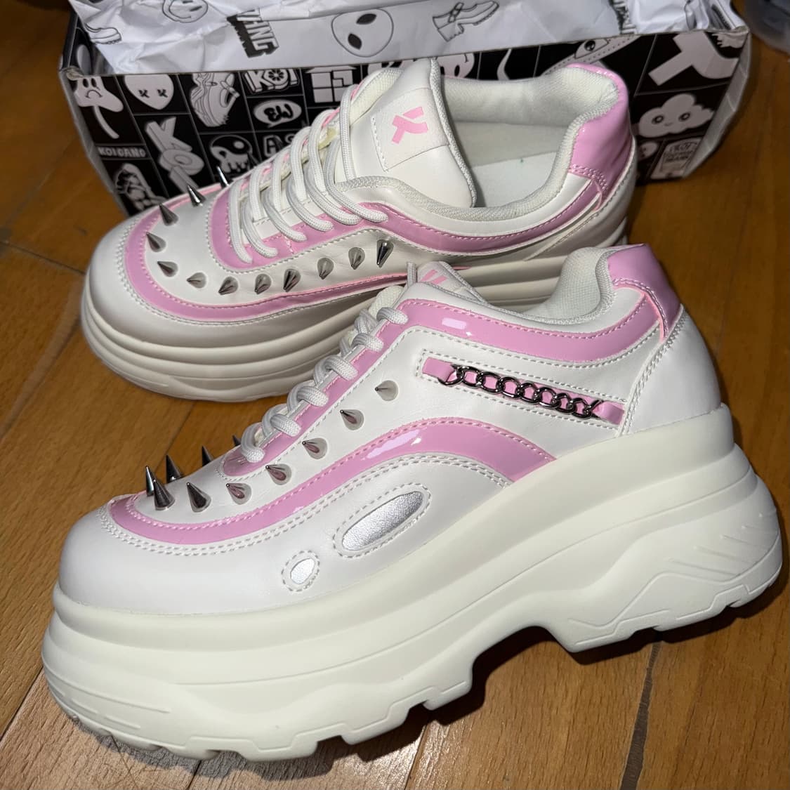 Koifootwear 화이트 핑크 스터드 슈즈 5사이즈 상품이미지1
