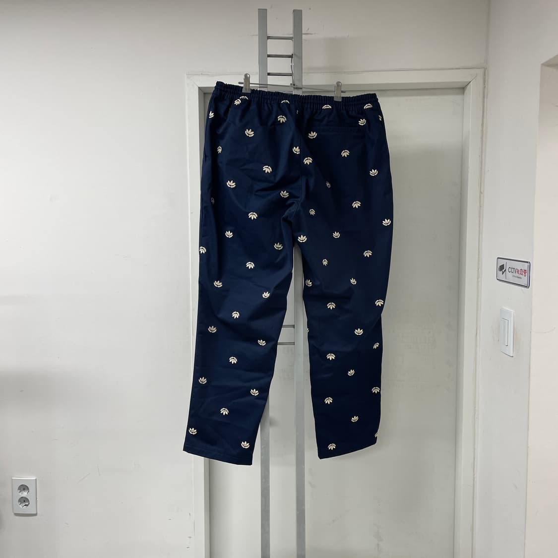 아디다스 멀티 자수 네이비 팬츠 XL 상품이미지5