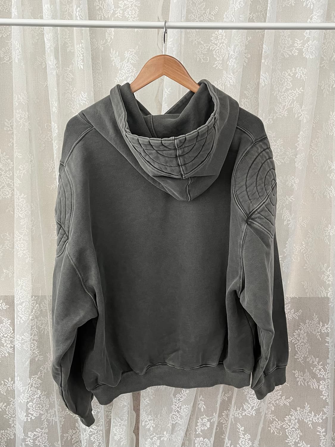 2) 인세인개러지 패디드 숄더 후드 차콜 상품이미지2