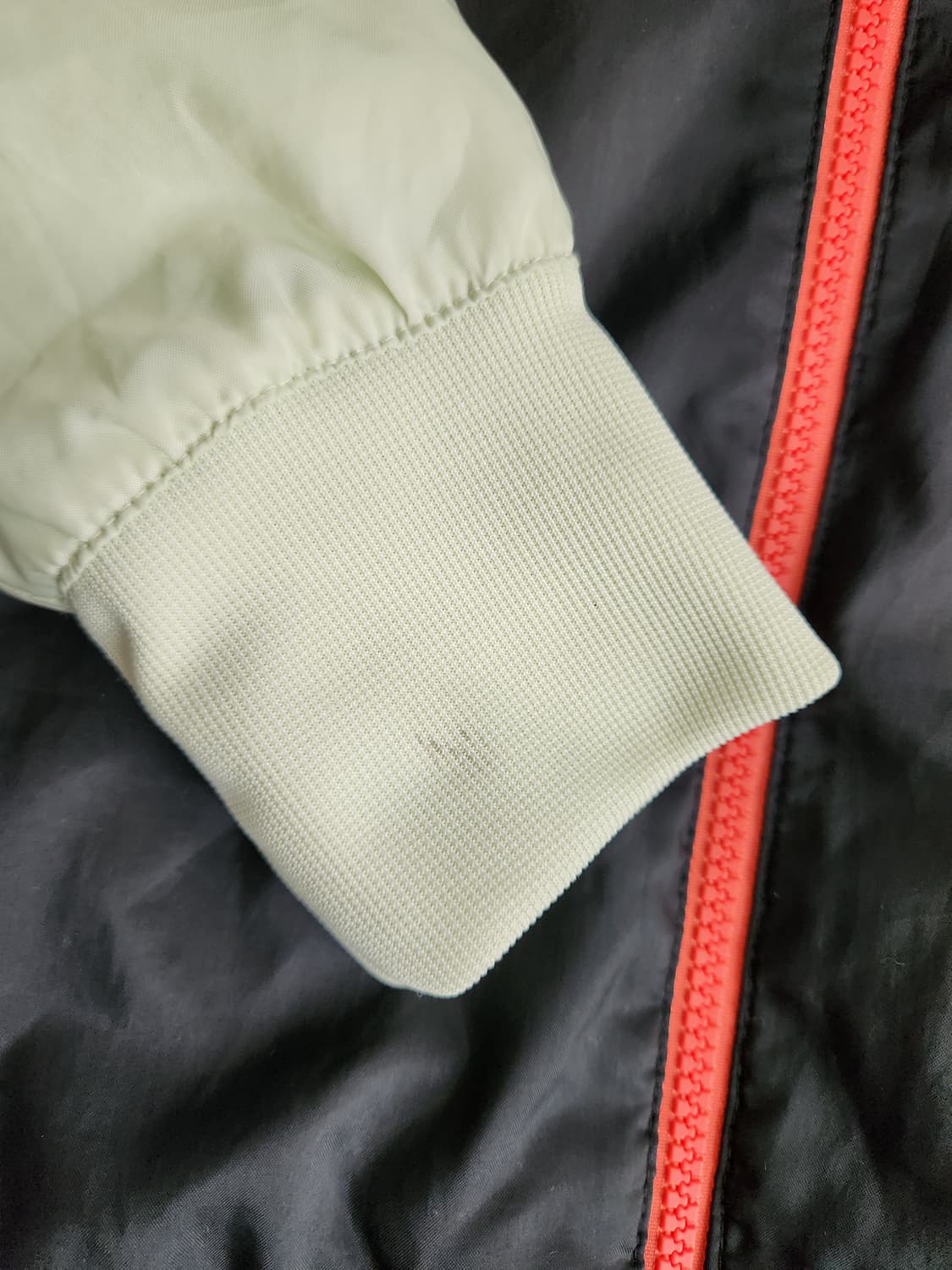 나이키 NSW 윈드러너 후드 자켓 블랙 블루 - 아시아 사이즈M

사용감 상품이미지2