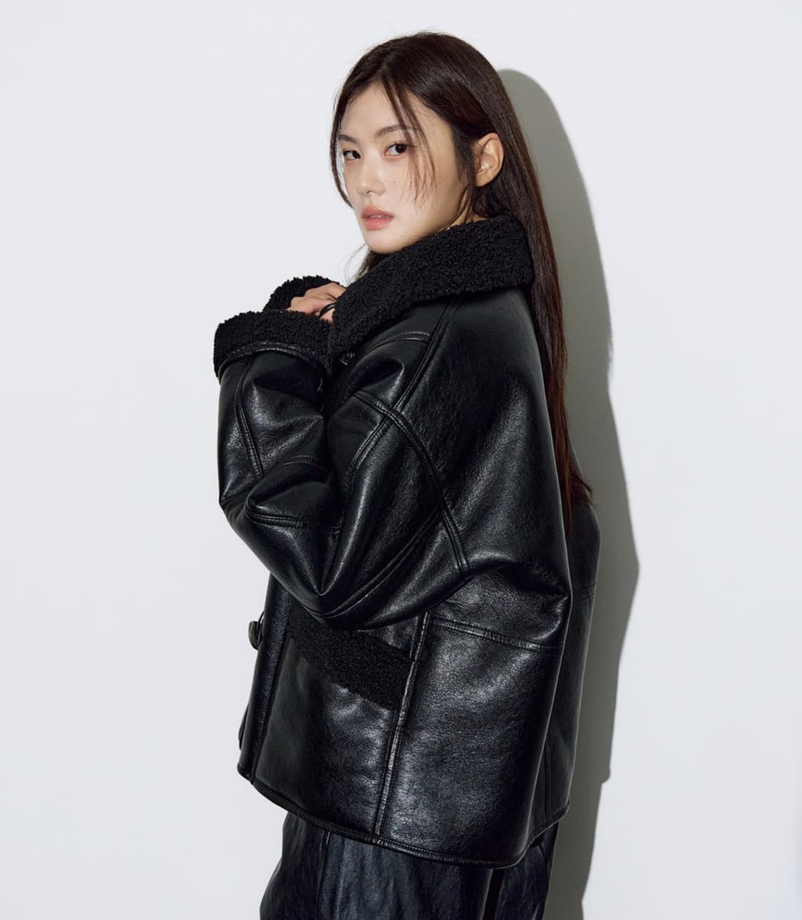 헬레네파리스 오버핏 레더 토글 버튼 무스탕 상품이미지2