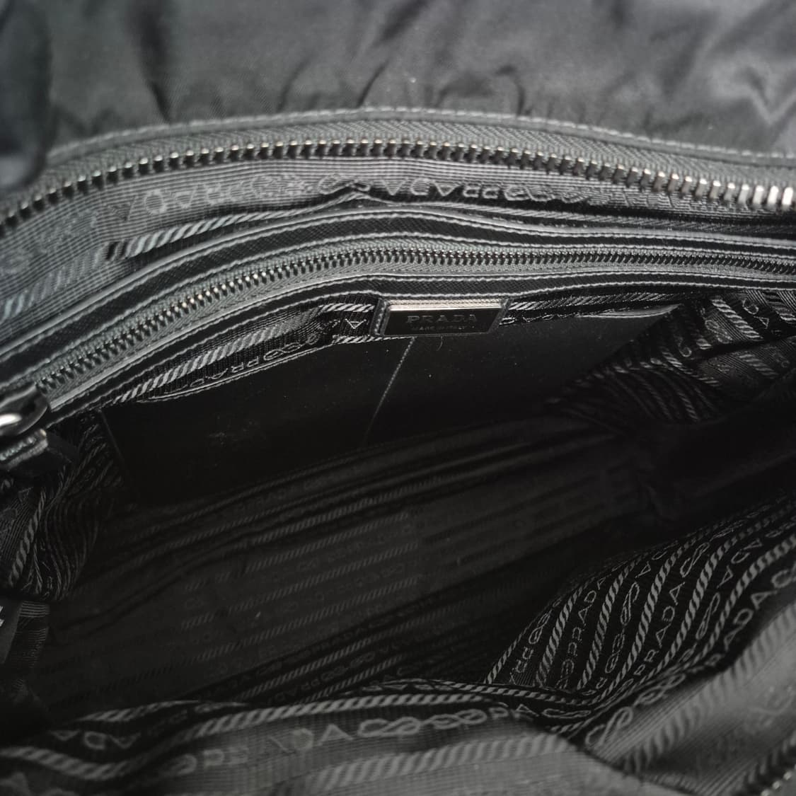 프라다 리나일론 삼각로고 토트백 & 숄더백 블랙 (2VG860) 상품이미지10