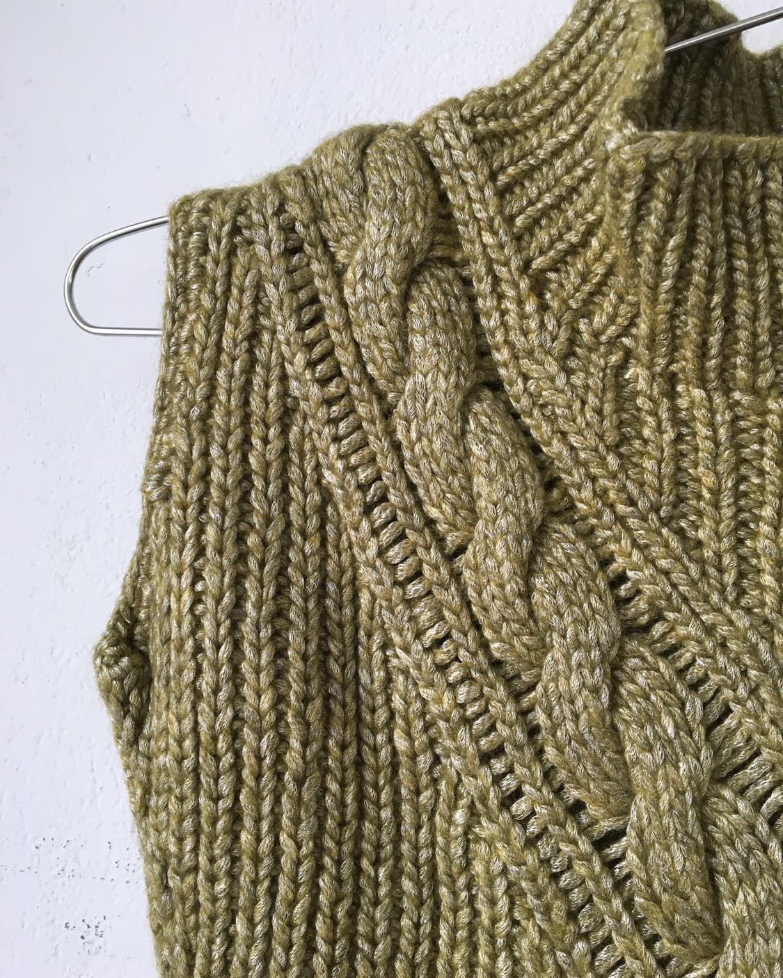 High neck cable pattern knit sleeveless 상품이미지3