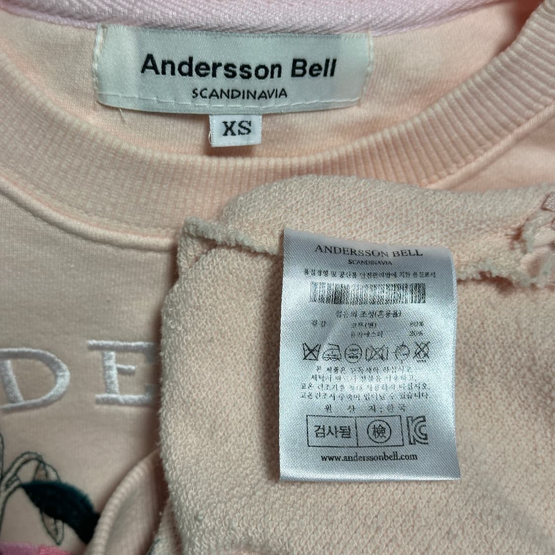 앤더슨벨 플라워 자수 크롭 스웨트셔츠 상품이미지6