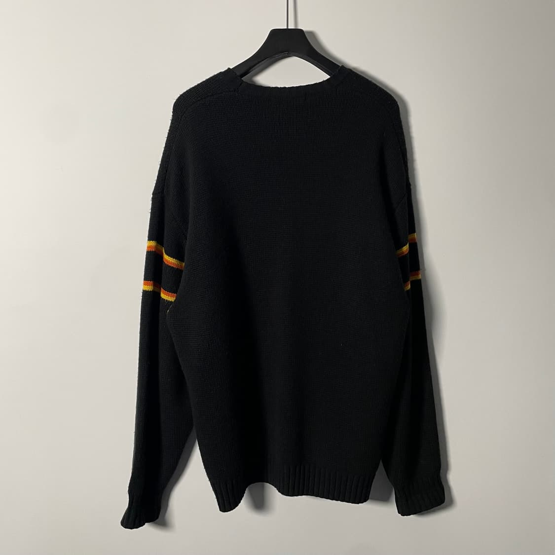 23FW 슈프림 체스트 스트라이프 블랙 니트 (on.379)  상품이미지3