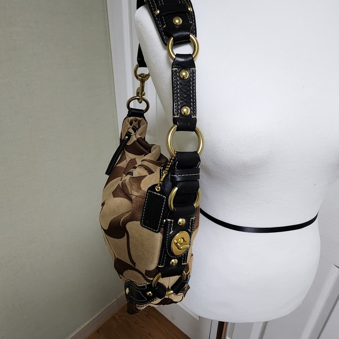 코치 숄더백  상품이미지2