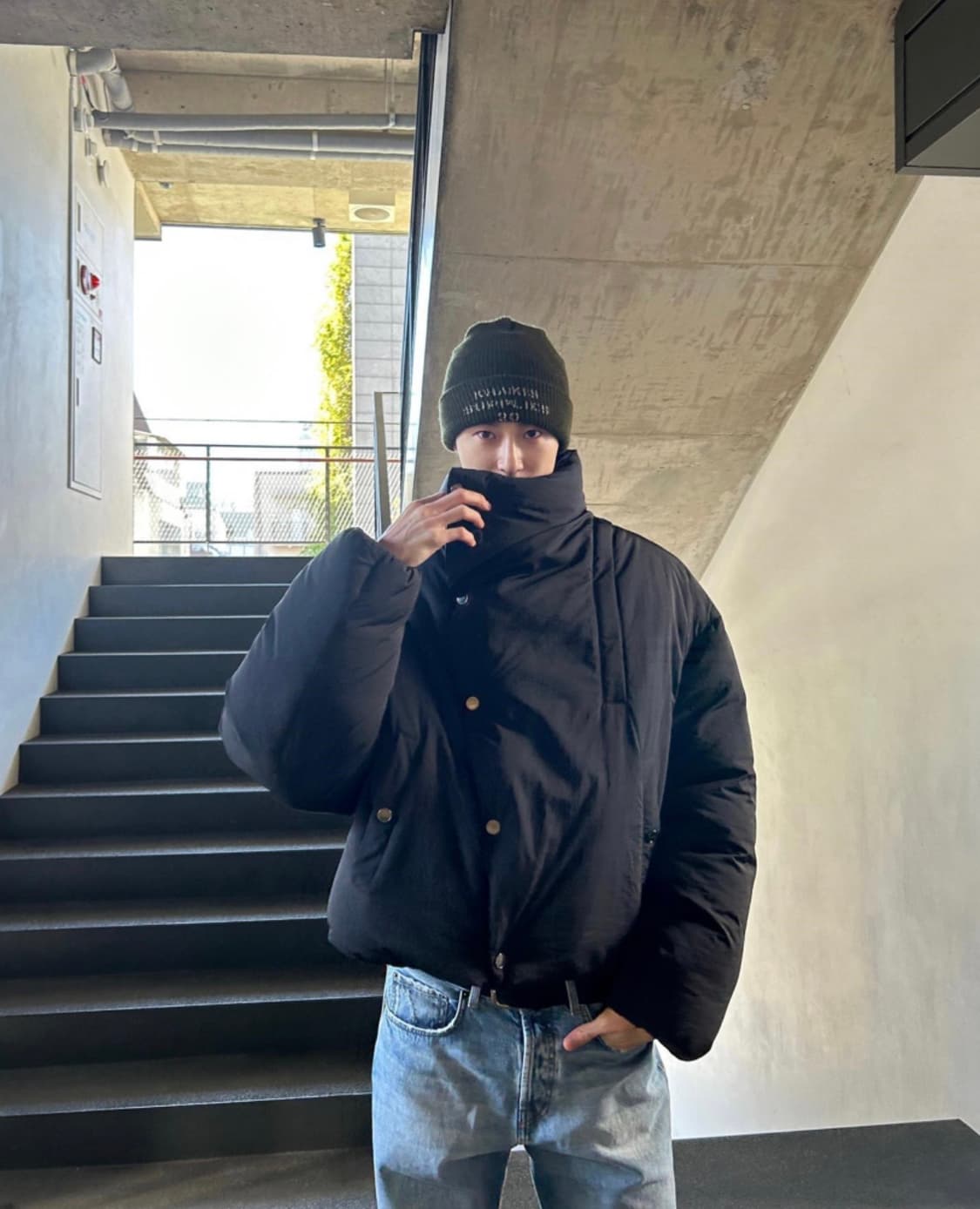 자크뮈스 남성 코쿤 크롭 패딩 (블랙) 상품이미지1
