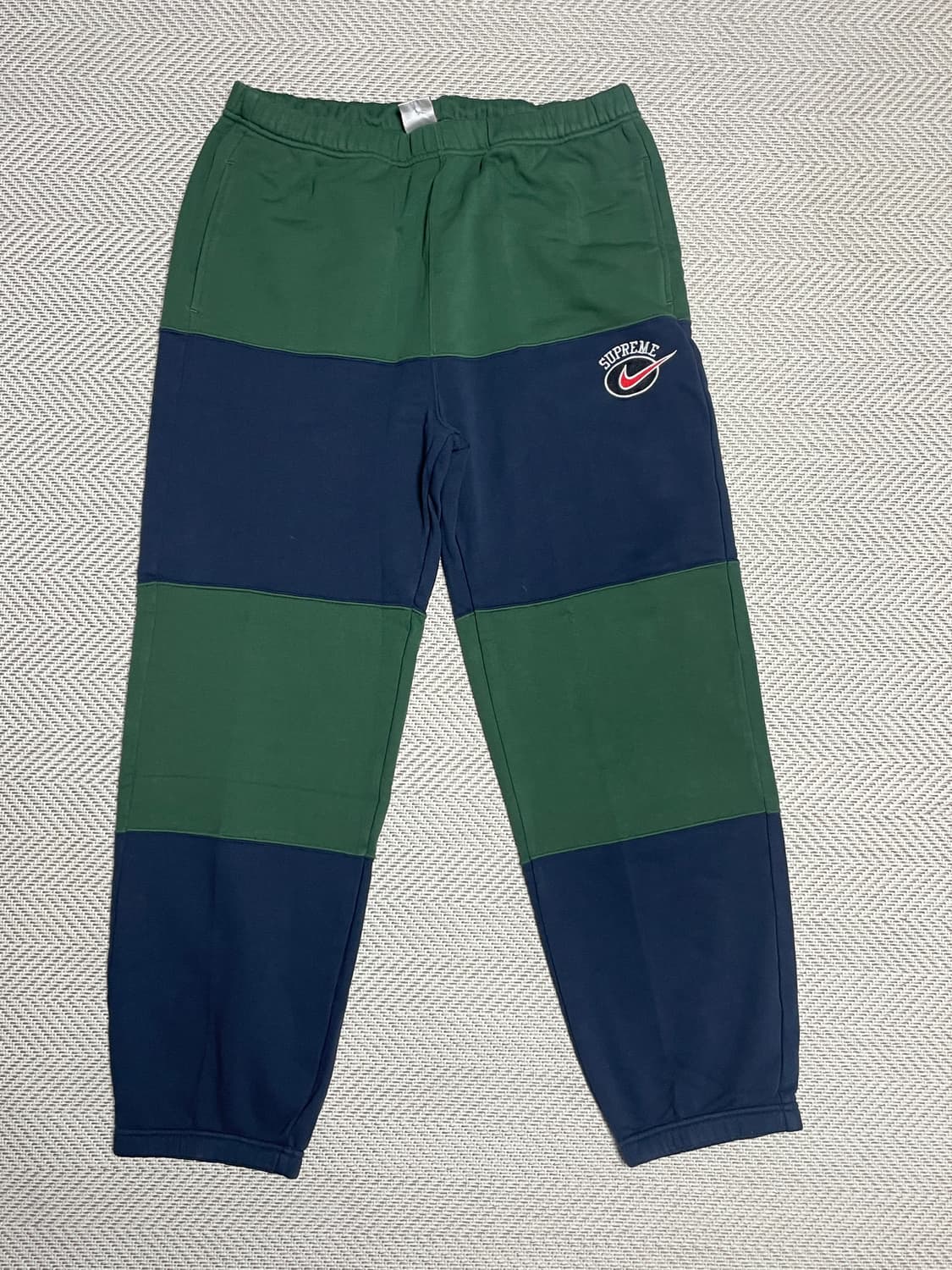 슈프림 x 나이키 콜라보 스웻팬츠 (19SS) 상품이미지2
