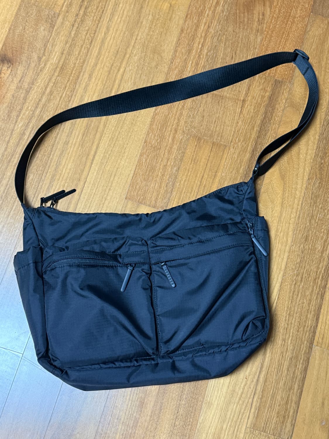 유니클로 멀티 포켓 숄더백 블랙 상품이미지2