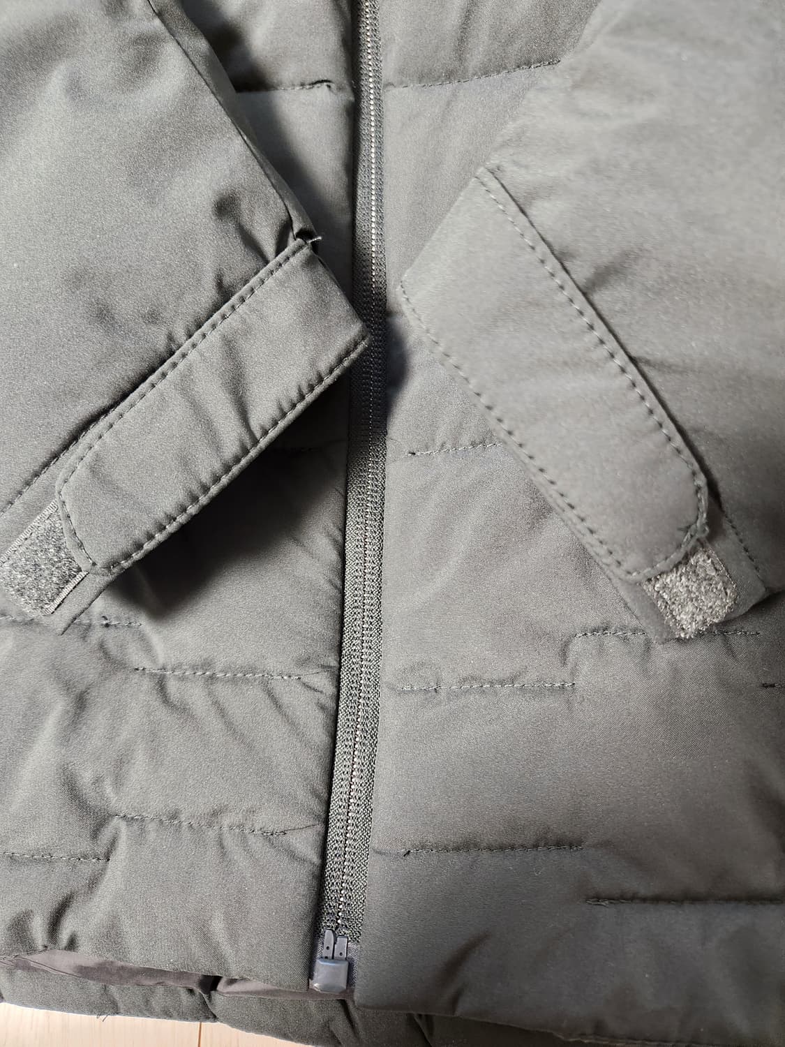 새상품급)KIM YOUNG JOO 스포츠 카키 경량패딩 사이즈100

여 상품이미지7