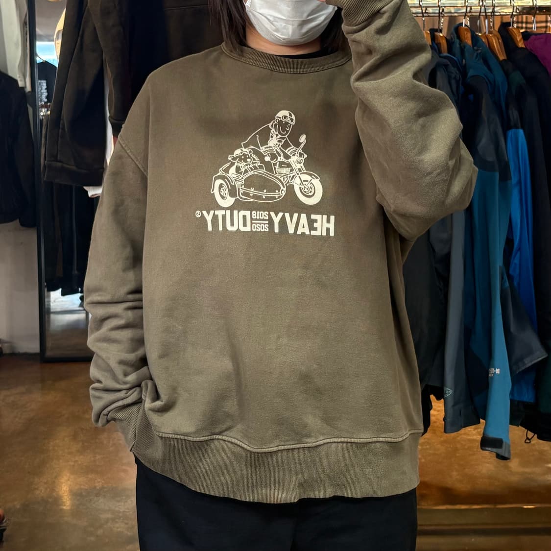 프리즘웍스 프린팅 카키 맨투맨 상품이미지1