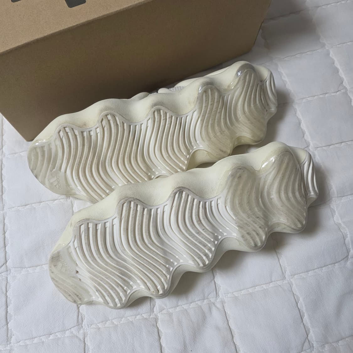 (중고) 아디다스 이지 450 클라우드 화이트 285사이즈 상품이미지3