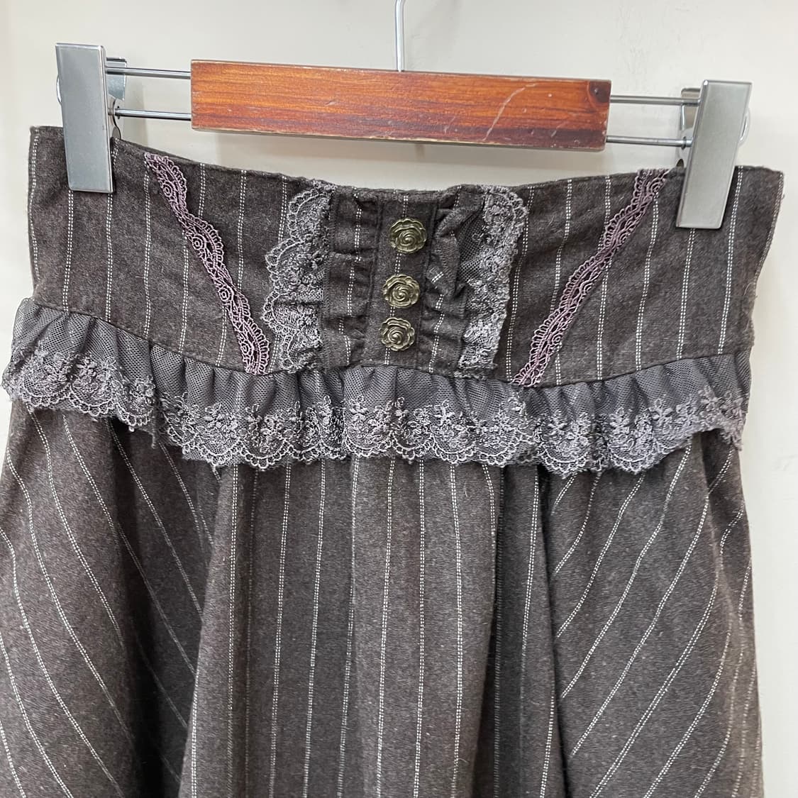 엑시즈팜 오네걀 장미 단추 로맨 브라운 레이스 프릴 플레어 스커트 상품이미지3