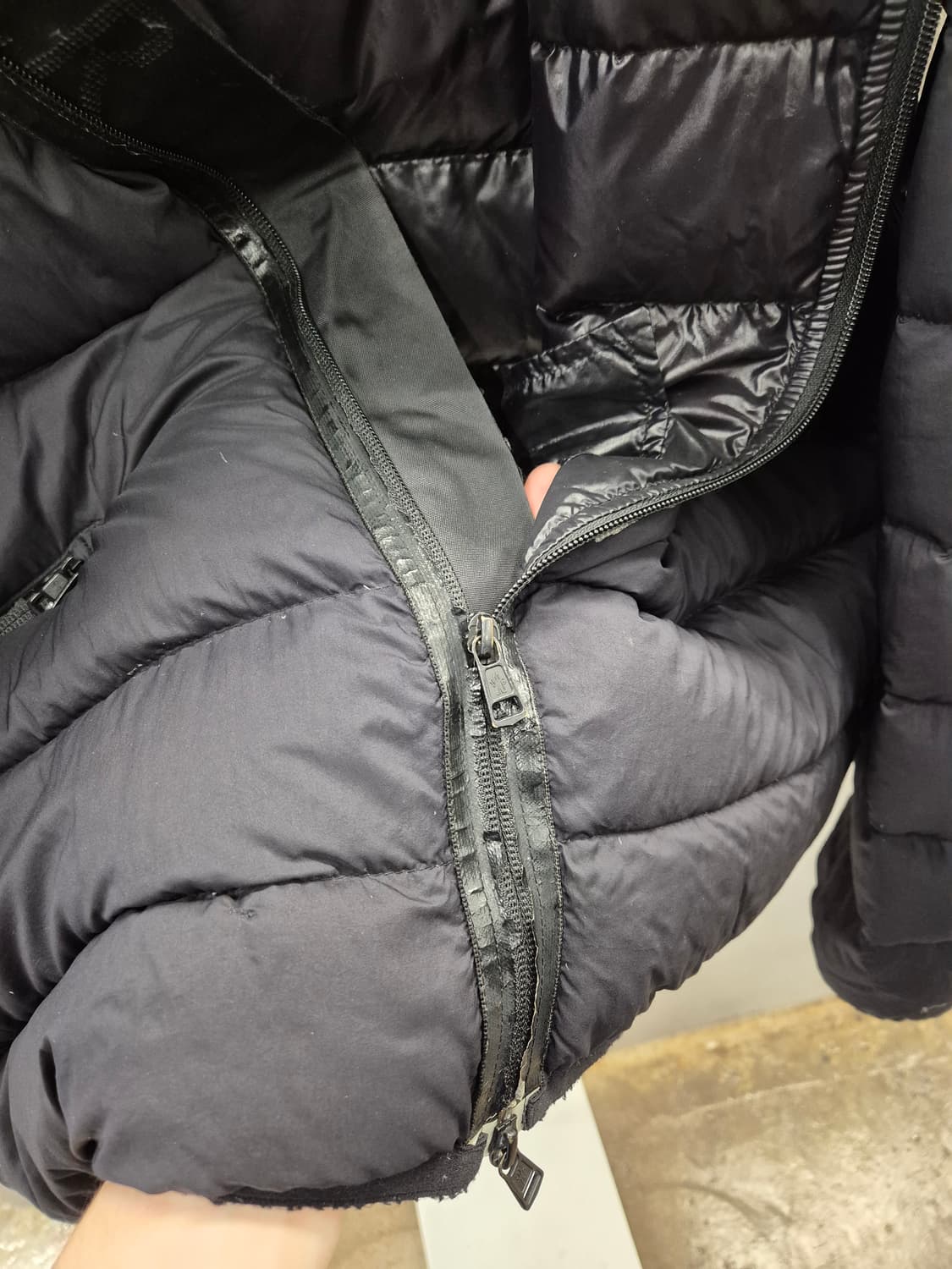 몽클레어패딩 검정  상품이미지4