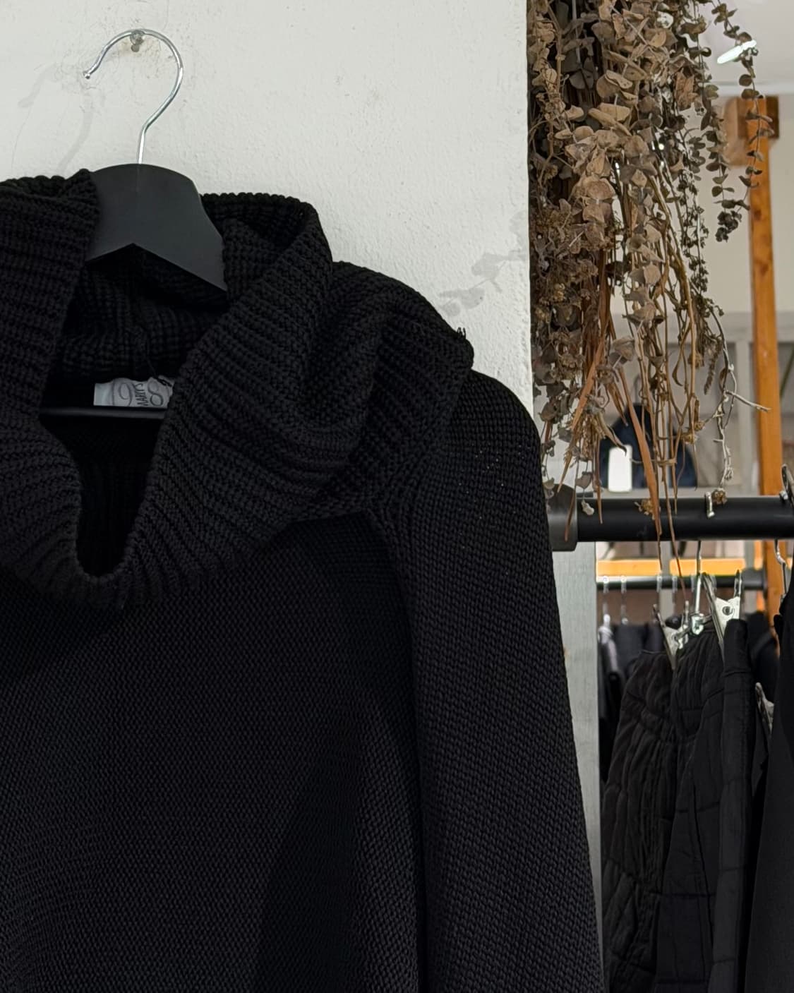 빈티지 마를리 블랙 하이넥 니트 케이프 상품이미지3