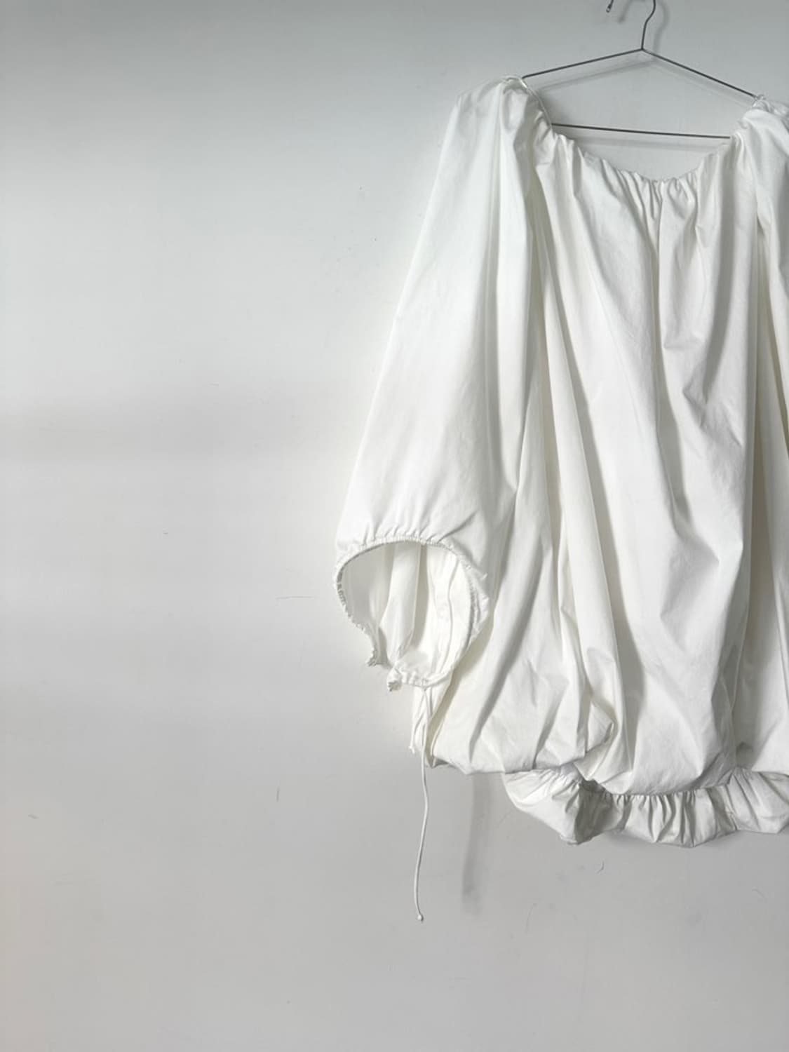 Off shoulder pumpkin ops & top / white 상품이미지4