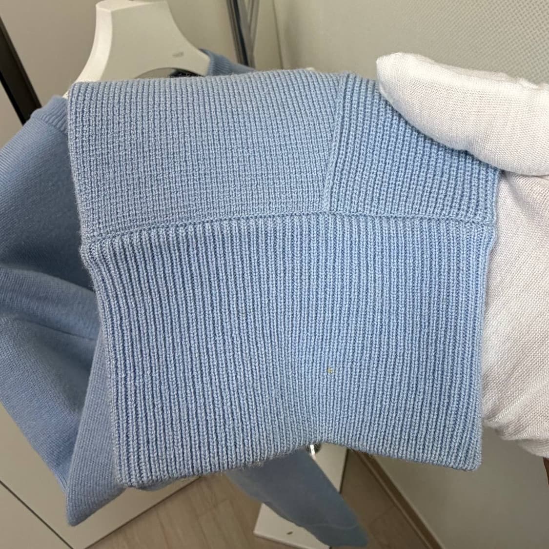 [정품/풀구성] 우영미 백로고 자수 크루넥 니트 23FW 상품이미지4