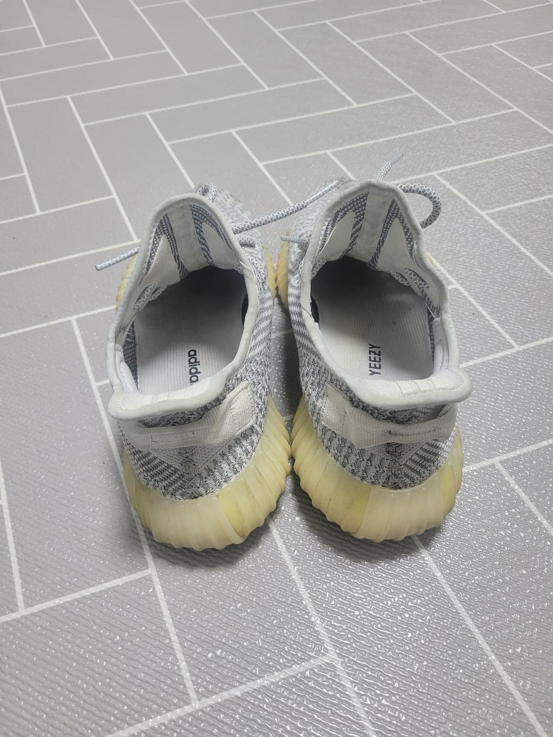 아디다스 이지 부스트 350 V2 스태틱 화이트 270 상품이미지4