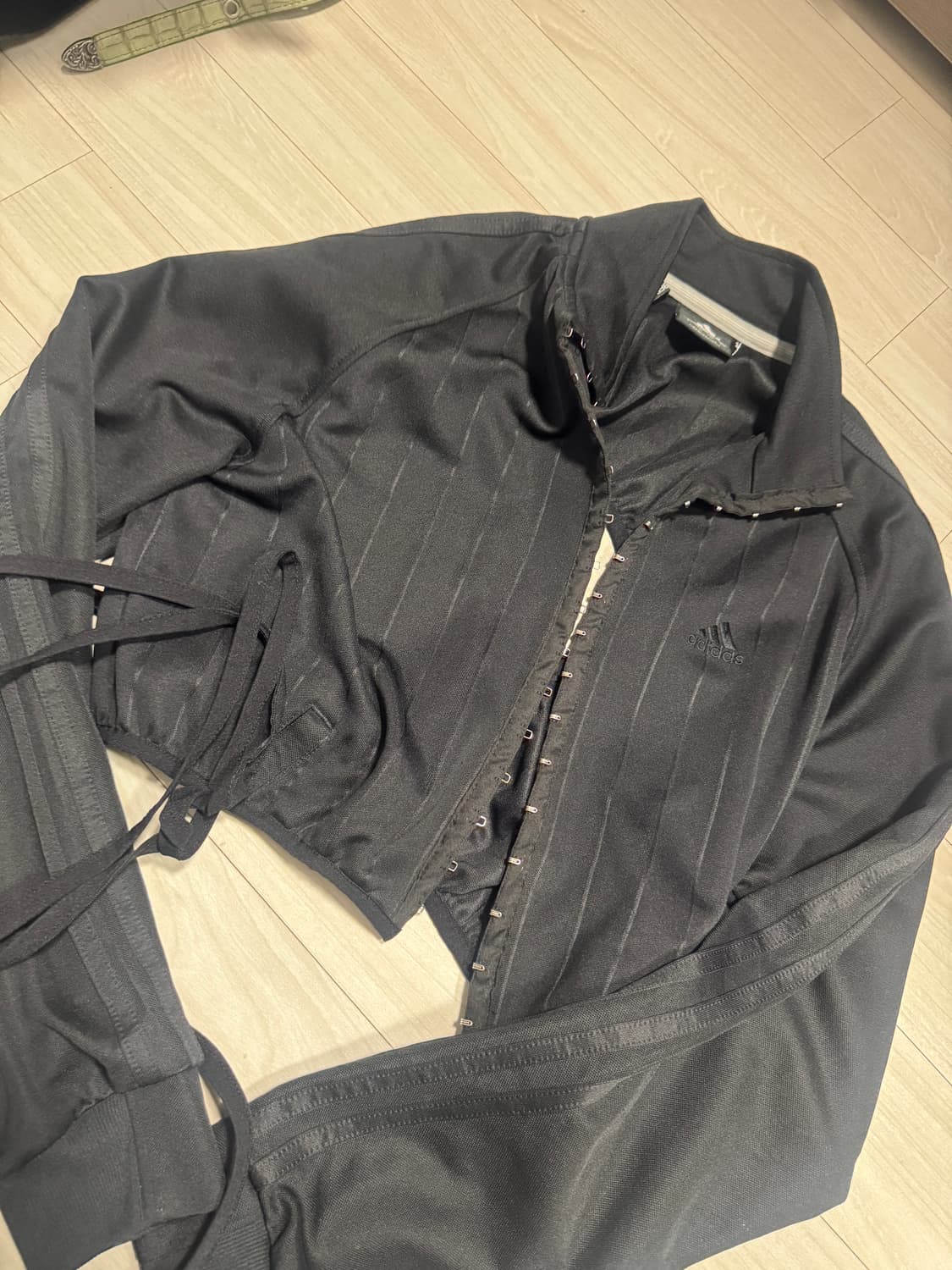 더미스테리어스호텔 아디다스블랙 트랙탑 빈티지 커스텀 상품이미지1