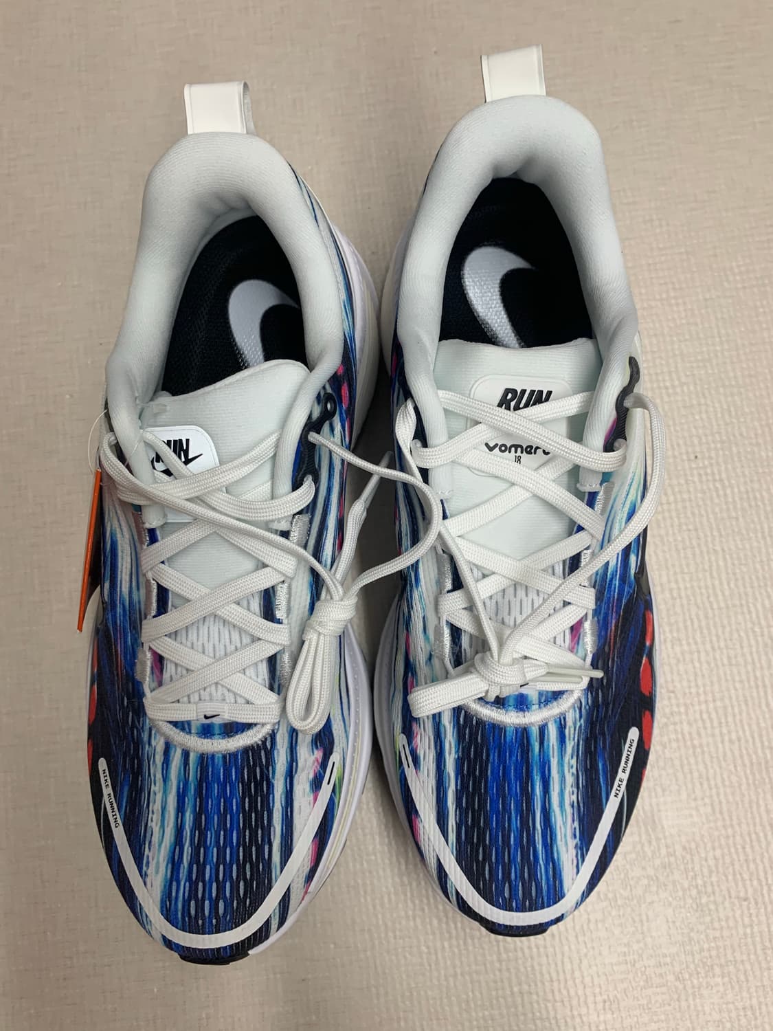 (새상품)나이키 보메로 18 SE 멀티컬러 화이트 상품이미지2