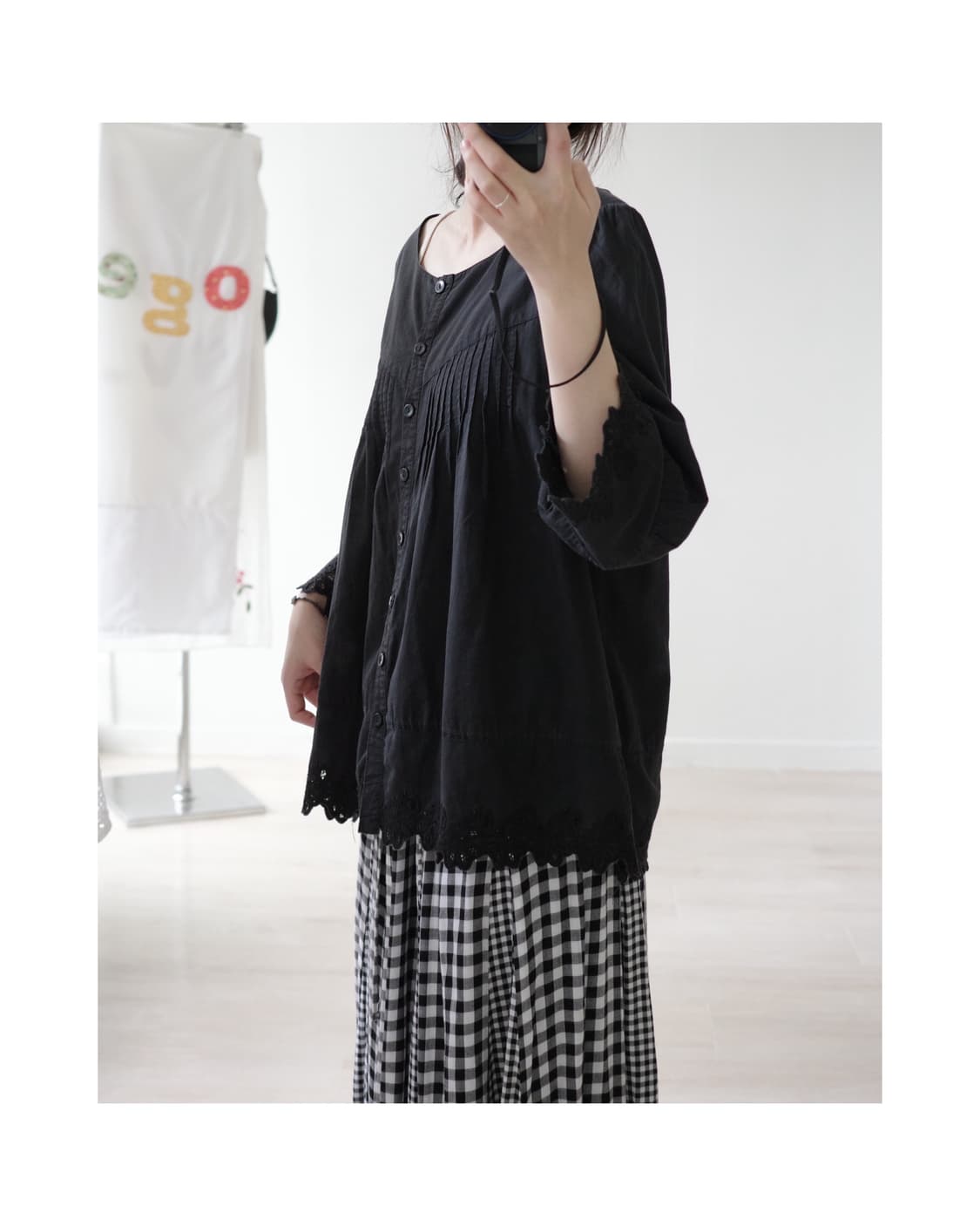Black buttoned shirring blouse 상품이미지4