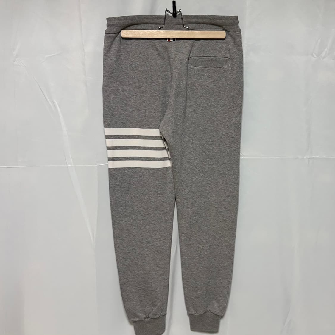 [S급/1] 톰브라운 사선완장 트레이닝 조거팬츠 바지 그레이 상품이미지4