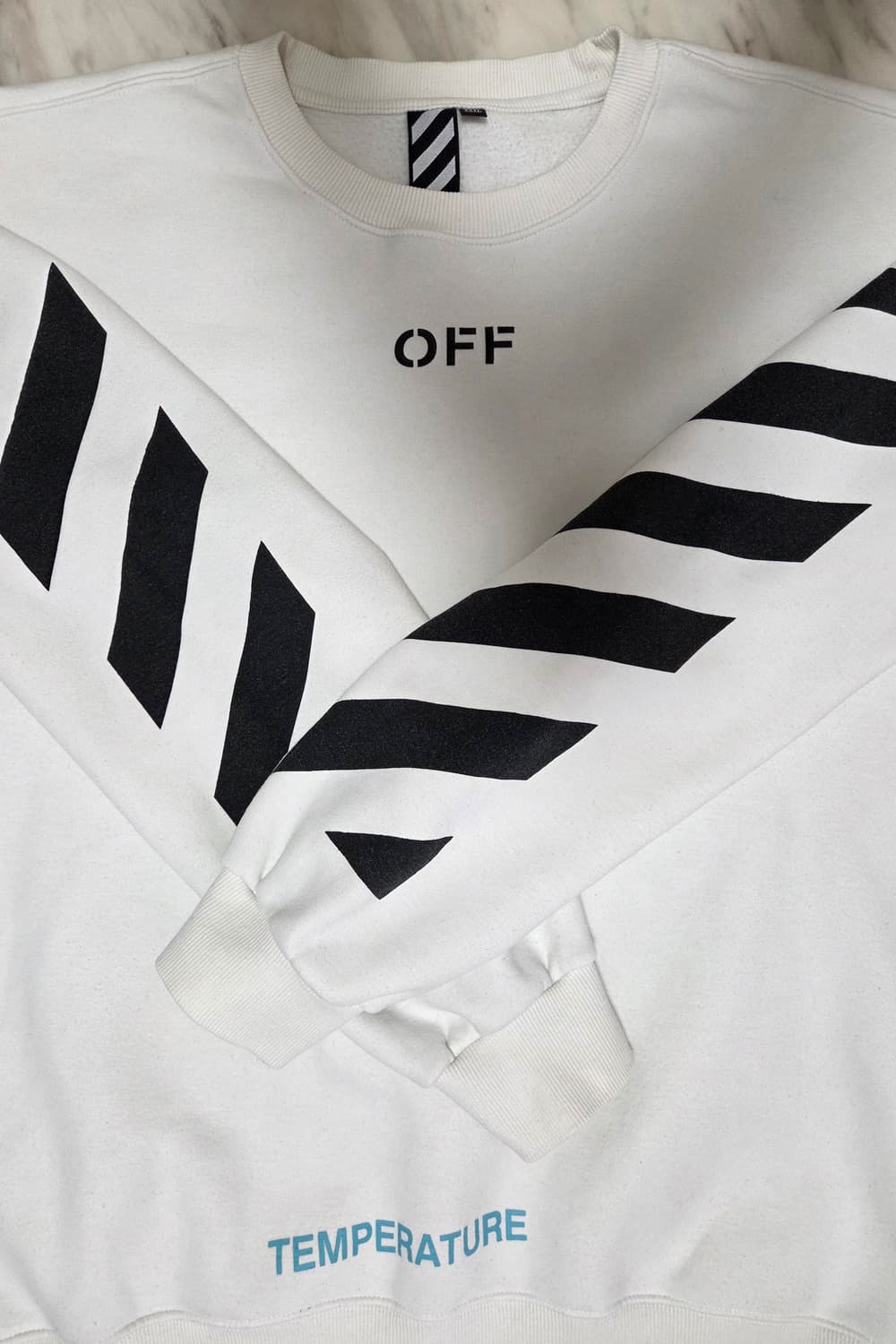 오프화이트 프린트 맨투맨  상품이미지4