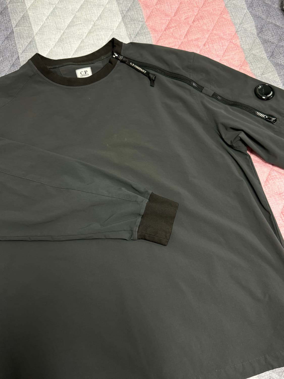 CP컴퍼니 차콜 나일론 맨투맨(XL) 상품이미지2