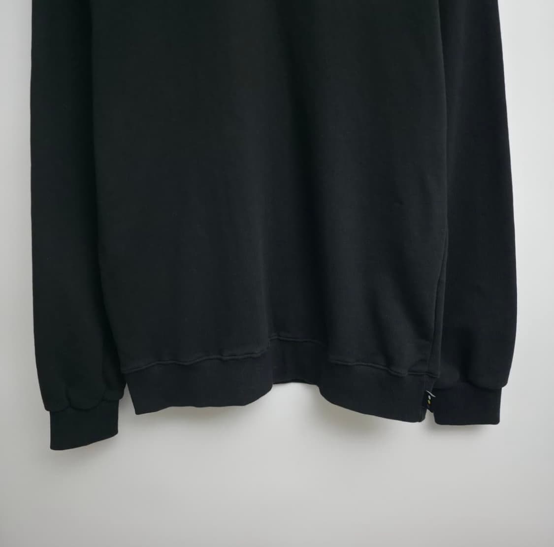 아이앱 스튜디오 맨투맨 블랙 상품이미지4