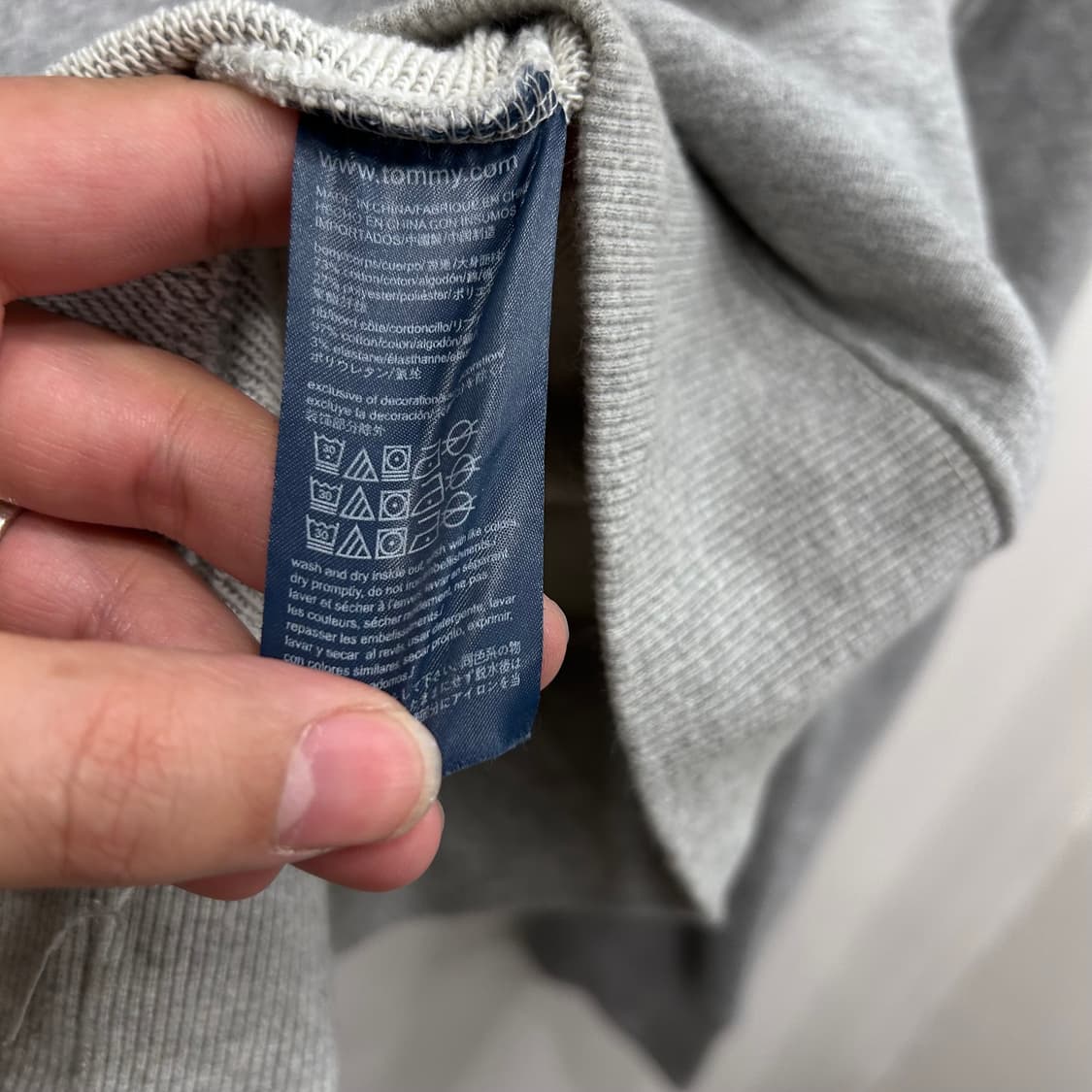 타미힐피거 스몰로고 베이직 라운드 맨투맨 상품이미지4