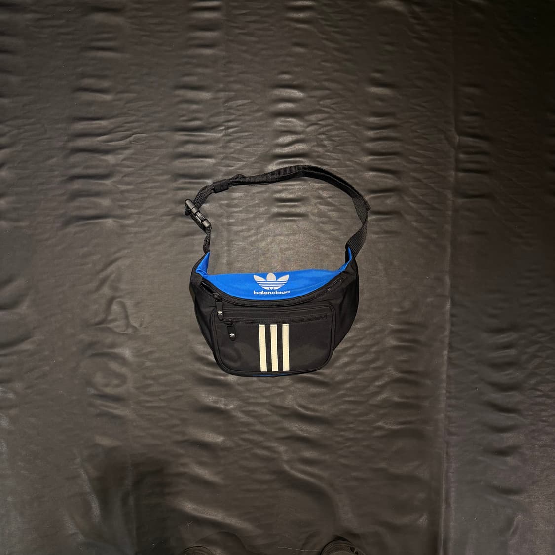 발렌시아가 x 아디다스 벨트백 블루 블랙 상품이미지1