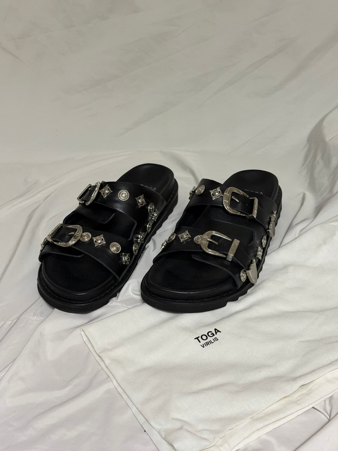 TOGA VIRILIS 토가 비릴리스 스터드 슬라이드 슬리퍼 상품이미지1