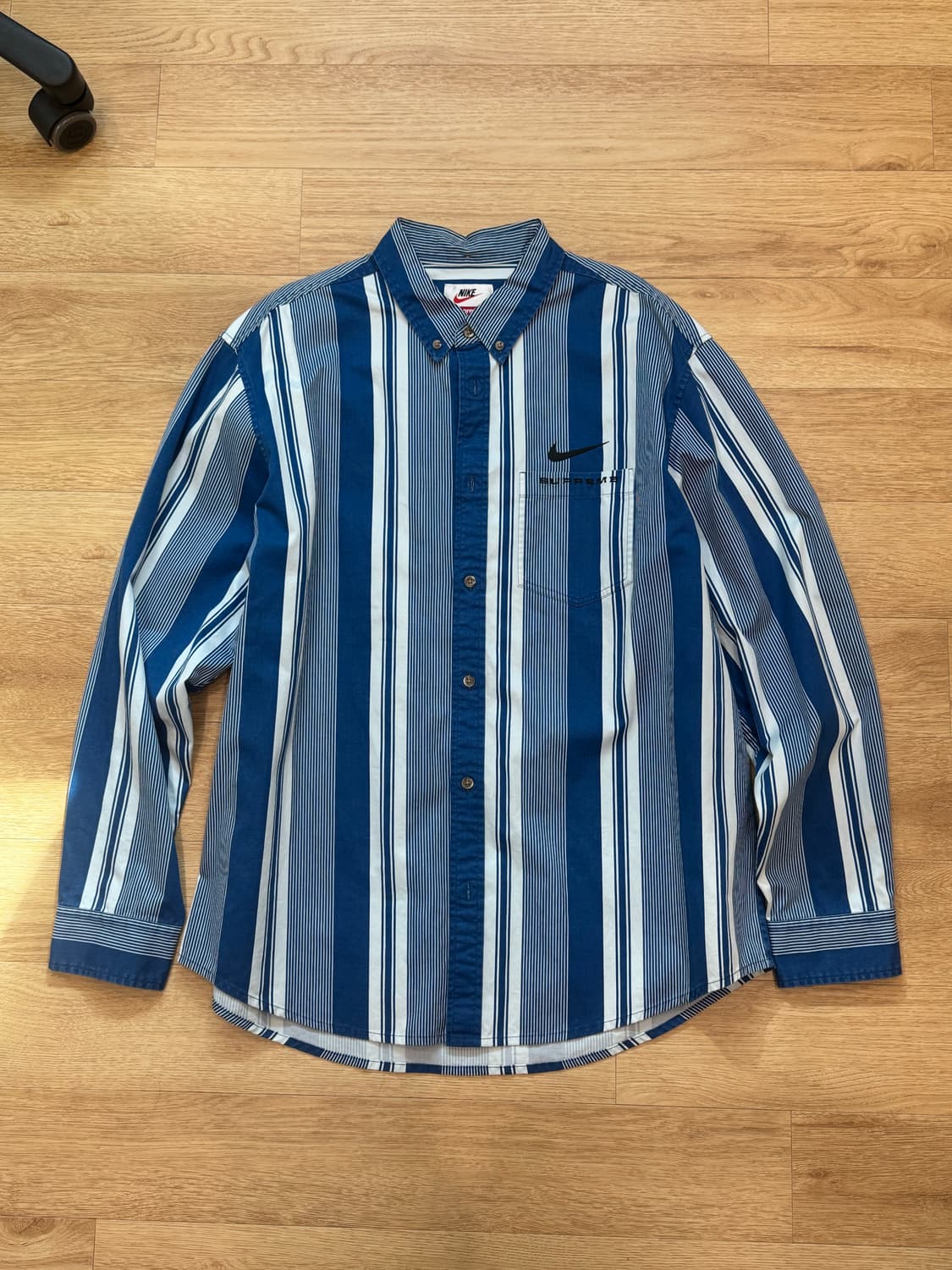나이키 x 슈프림 코튼트윌셔츠 블루 스트라이프 상품이미지1