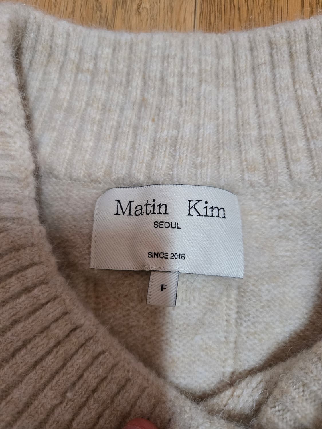 마뗑킴 오프숄더 베이지 니트 상품이미지8