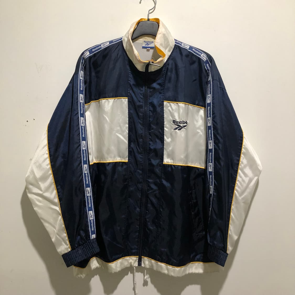 리복 트랙탑 바람막이 상품이미지1